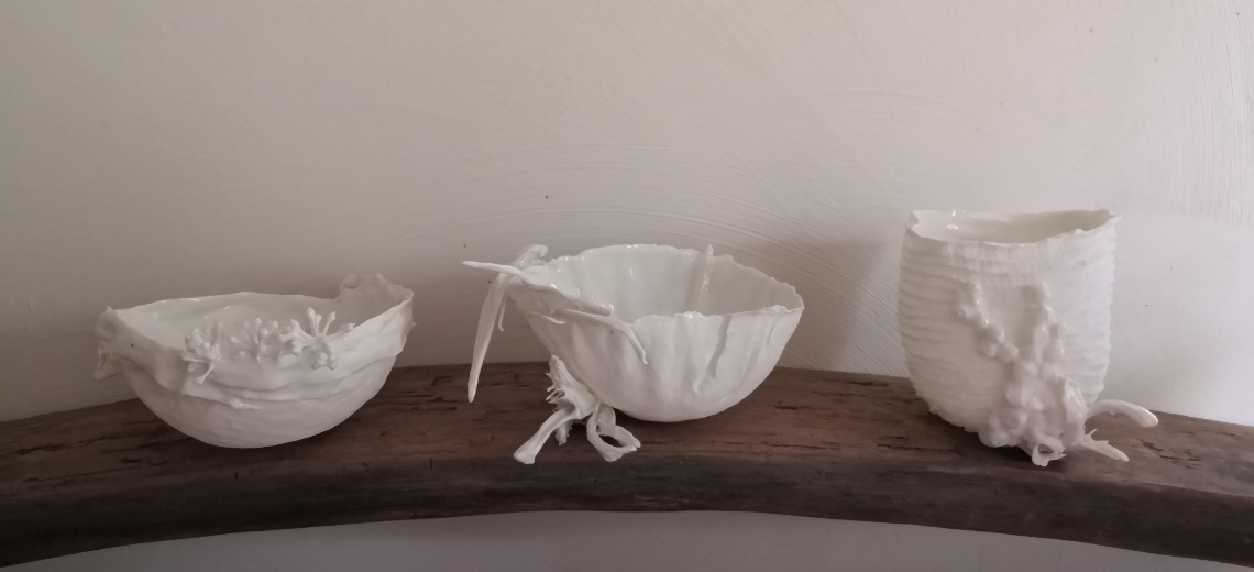 La lanterne à pipistrelle (19), porcelaine et grès.